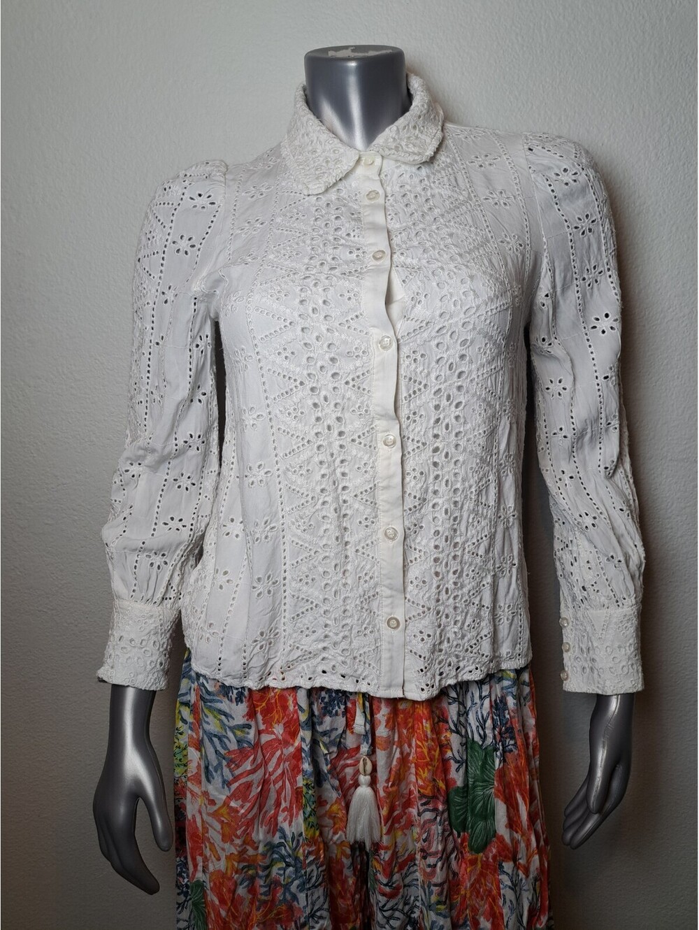 A Loves A Womens VALERIA WHITE Eyelet Embroidered Shirt Blouse M Long Soft